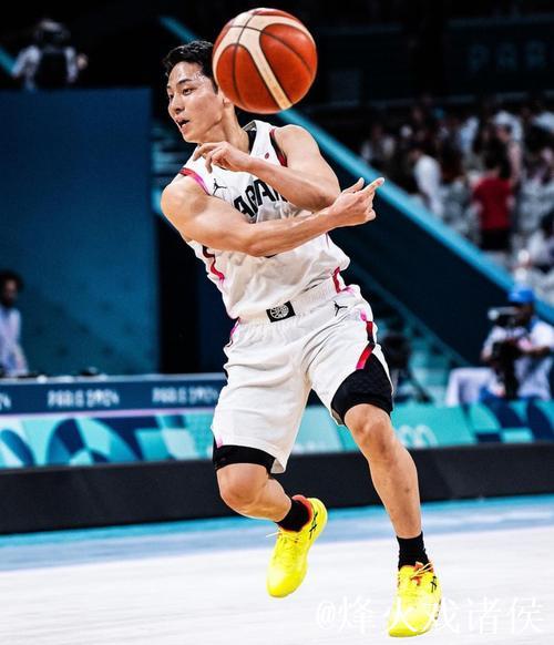 FIBA官方发布河村勇辉集锦，1米72亚洲控卫展现突破三分传球